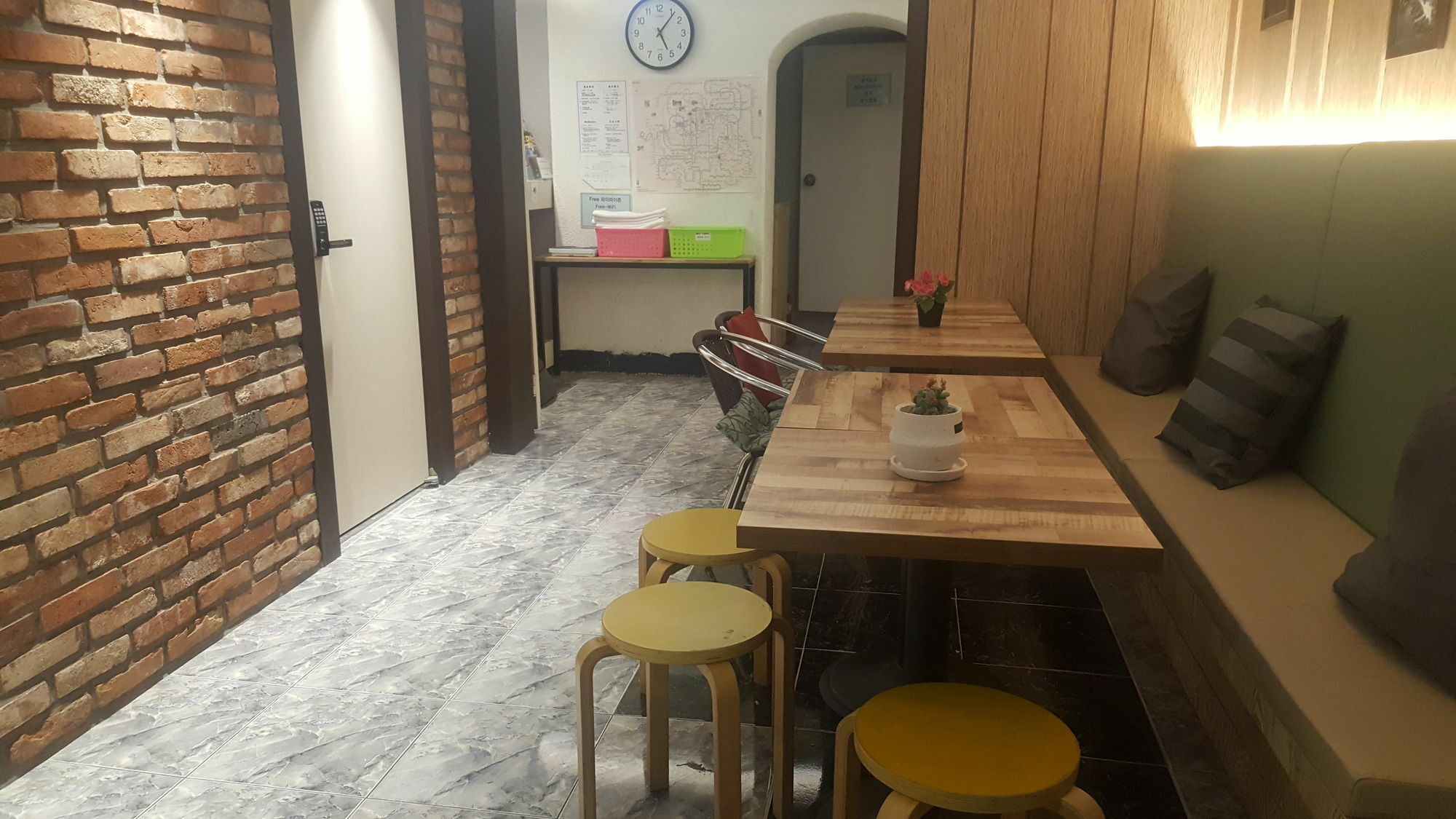Myeongdong Time Hostel Seoel Buitenkant foto